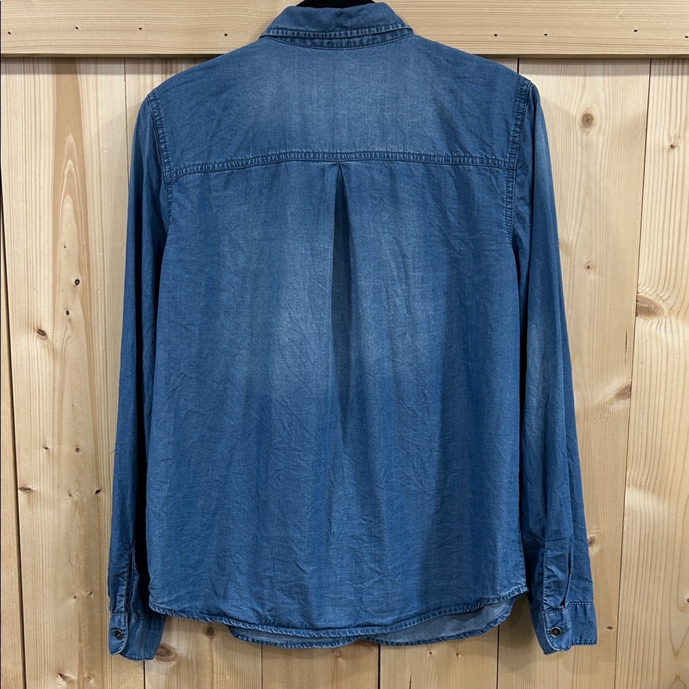 Maurices Soft Denim Long Sleeve Button Down Shirt - Medium - Picture 3 of 3